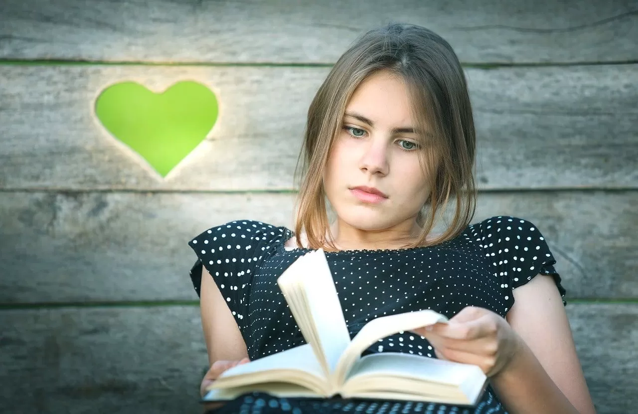 diferencia entre loe y logse estudiante lee libro