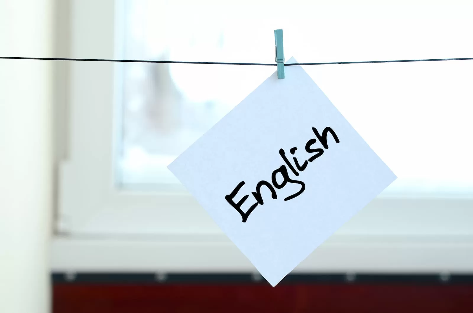 Estudiar inglés es necesario, cartel con english