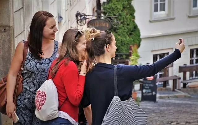 selfie 4521579 640 min