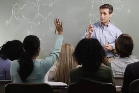 Profesor Un profesor impartiendo una clase