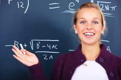 Profesora impartiendo una clase
